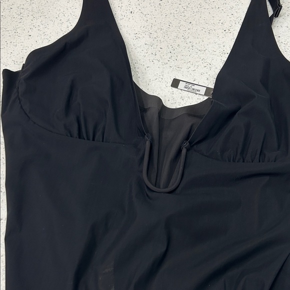 SKIMS Thong Bodysuit - Picture 2 of 7